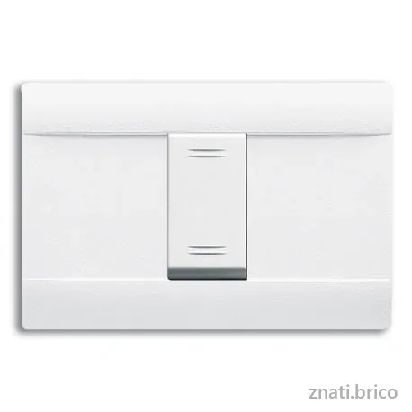 PLAQUES “PENCHÉE 45” POUR BOÎTES RECTANGULAIRES 1 MODULE
